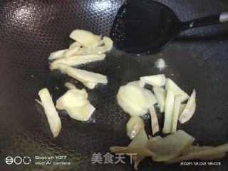 胡萝卜白菜梗炒鸡的做法步骤：4