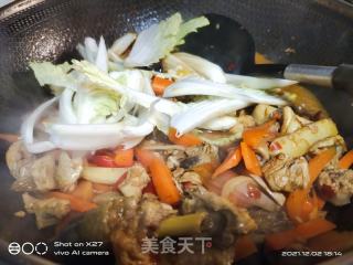 胡萝卜白菜梗炒鸡的做法步骤：7
