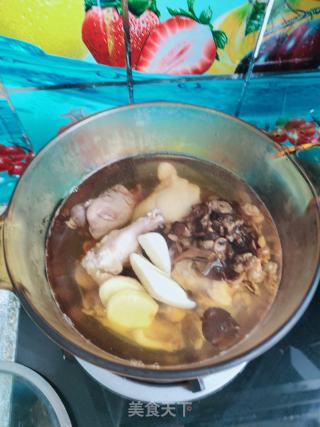 山蘑菇炖鸡汤的做法步骤：9