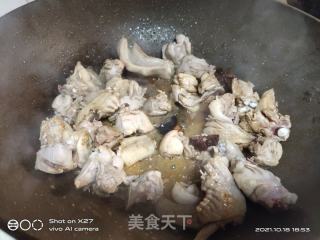 胡萝卜芹菜炒鸡肉的做法步骤：4