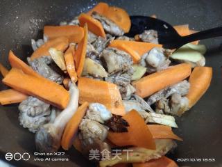 胡萝卜芹菜炒鸡肉的做法步骤：5