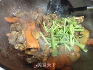 胡萝卜芹菜炒鸡肉的做法步骤：7