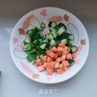 蔬菜炒鸡丁的做法步骤：2
