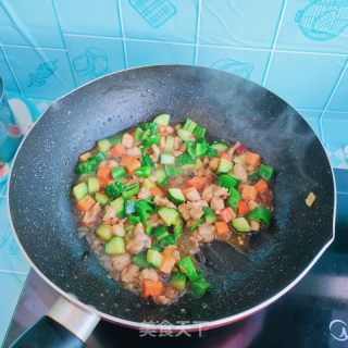 蔬菜炒鸡丁的做法步骤：11